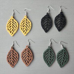 Wooden leaf earrings set